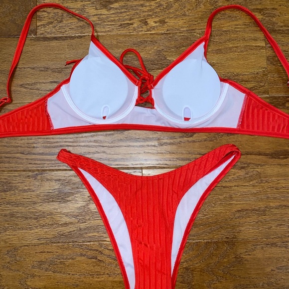 Red hot cheeky ribbed bikini set - Picture 4 of 4
